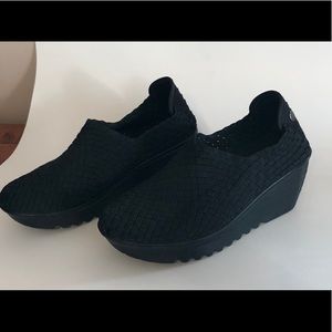 bernie mev. Gem - black slip-ons
